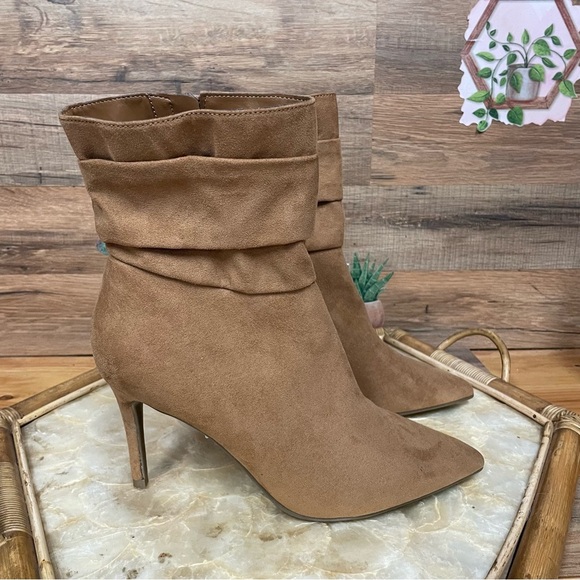 Marc Fisher Pointed Ankle Bootie Sz 9.5 Tan Fabric Dressy Slouchy Stiletto Boots - Picture 1 of 9